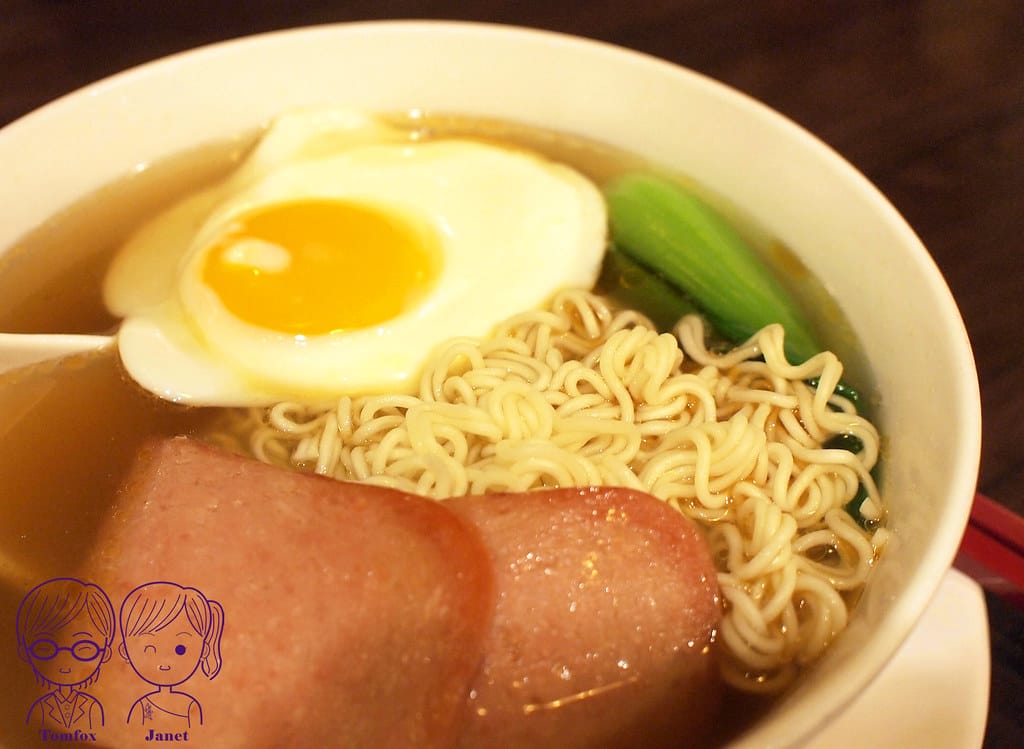 19 上海灘 午餐肉煎蛋公仔湯麵