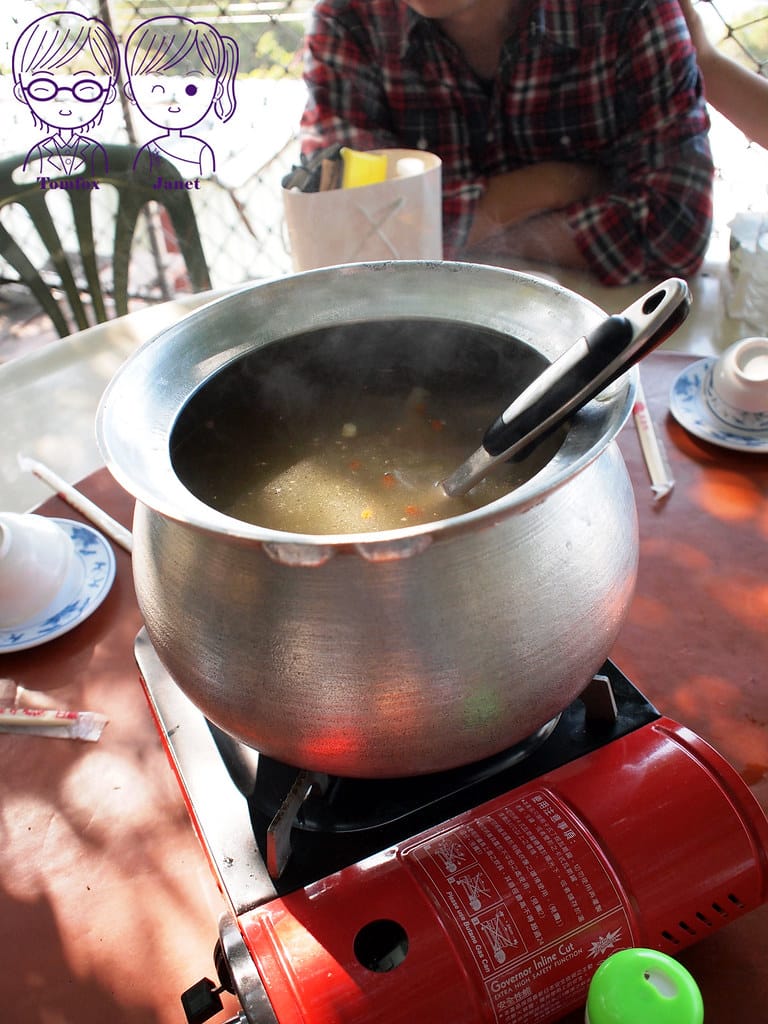 10 樹上用餐 榕樹根雞湯