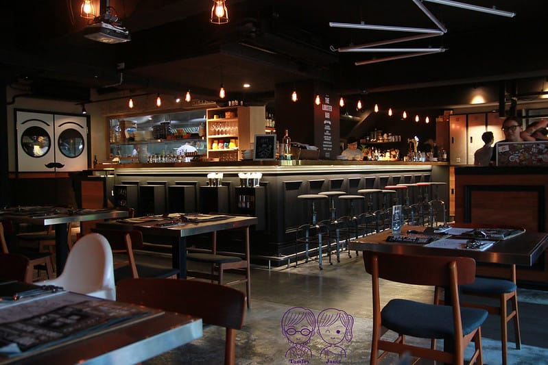 3 The Lobster Bar