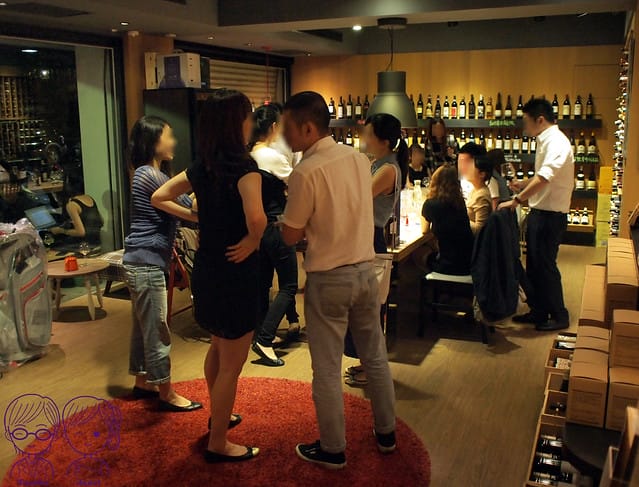 8 Inn 飲 咖啡茶酒專門店 長桌