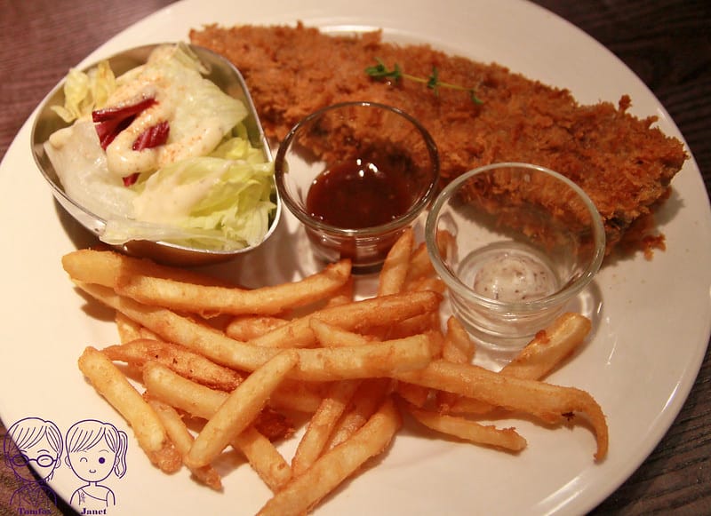 14 瓦法奇朵 酥炸12小時低溫熟成牛胸牛排佐松露薯條