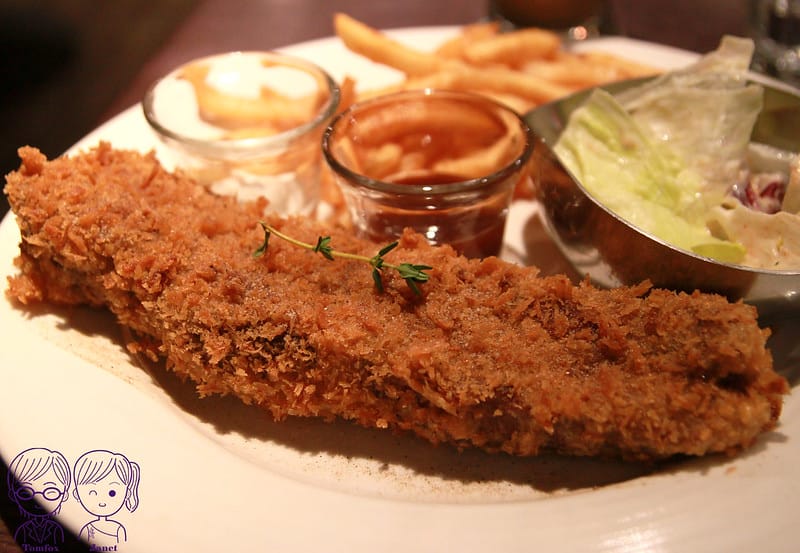 15 瓦法奇朵 酥炸12小時低溫熟成牛胸牛排佐松露薯條