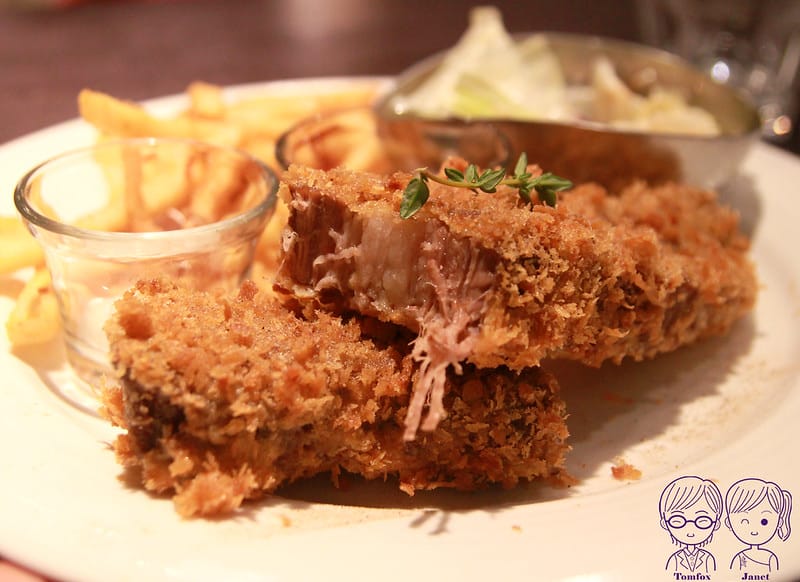 16 瓦法奇朵 酥炸12小時低溫熟成牛胸牛排佐松露薯條