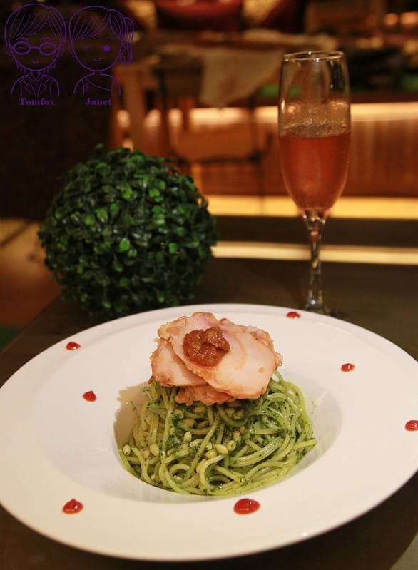 38 FrenchWindows 青醬松露鯷魚羅勒雞腿義大利麵