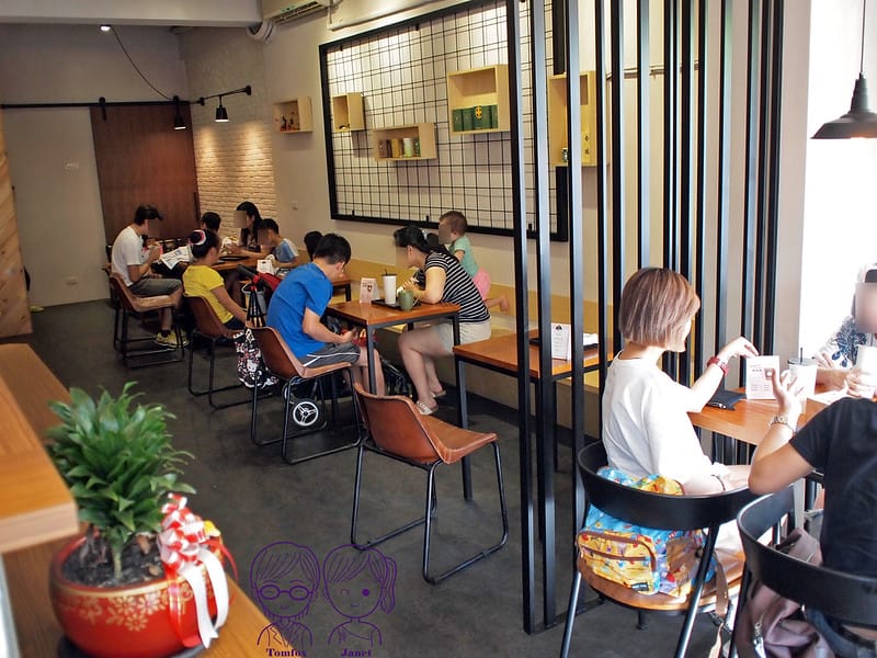 5 黑瓦鬆餅 店內空間