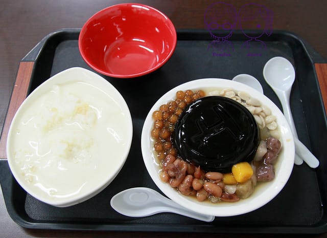 17 上輝仙草豆花店 嫩仙草凍+豆漿豆花