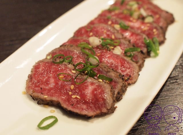 21 炭火燒肉 無敵 炙燒生牛肉