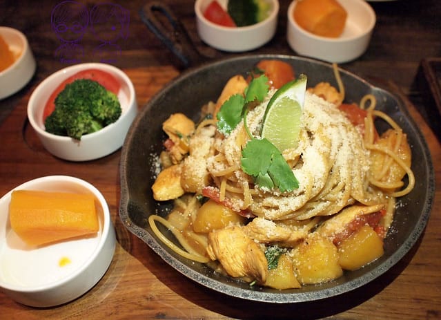 24 Nola Kitchen 泰迪師傅鳳梨起司雞肉麵