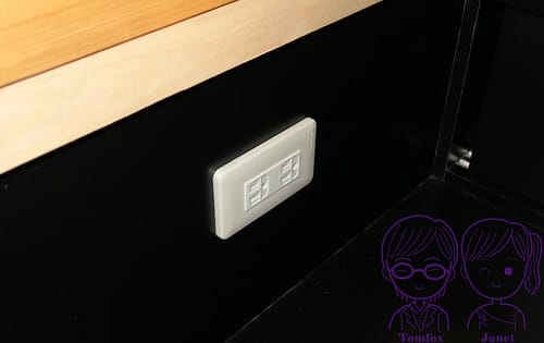 13 炭旬居酒屋 插座