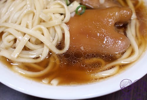 17 港園牛肉麵 豬腳湯麵