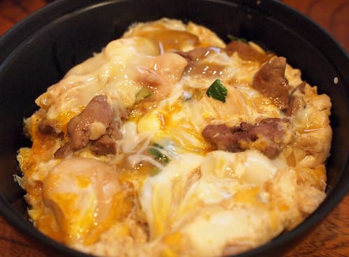 24 鳥つね自然洞 もつ入り親子丼
