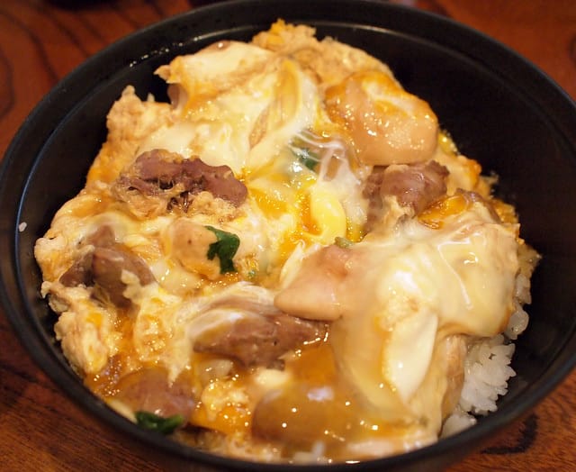 23 鳥つね自然洞 もつ入り親子丼