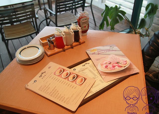 10 Eggs 'n Things menu