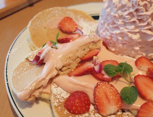 21 Eggs 'n Things Lea Lea Pancakes