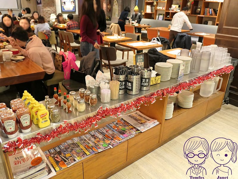 台北 -《CAMPUS CAFE-忠孝店》輕鬆學院風 聚餐餐 27 CAMPUS CAFE-忠孝店 餐具、調味料和飲用水