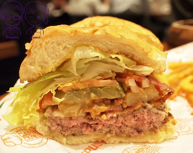 台北 -《CAMPUS CAFE-忠孝店》輕鬆學院風 聚餐餐 50 CAMPUS CAFE-忠孝店 火焰鳳梨花生起司培根漢堡