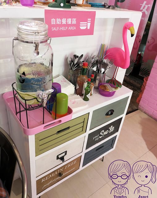 16 Vicking's cafe維京女王 飲用水、餐具、調味料