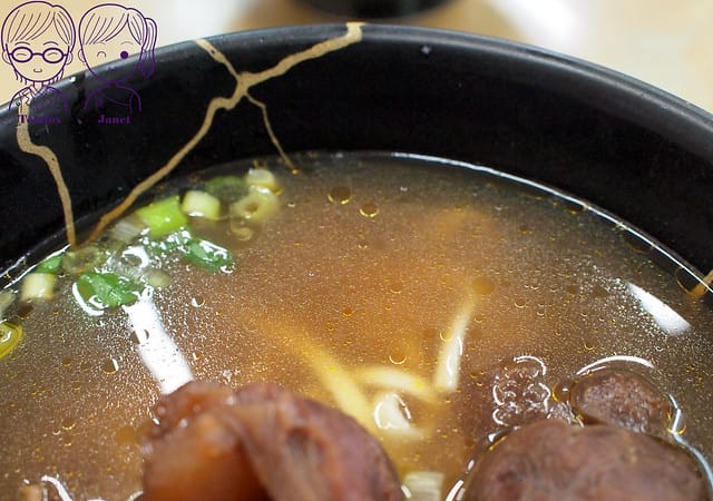 19 阿忠牛肉麵 清燉半筋半肉麵