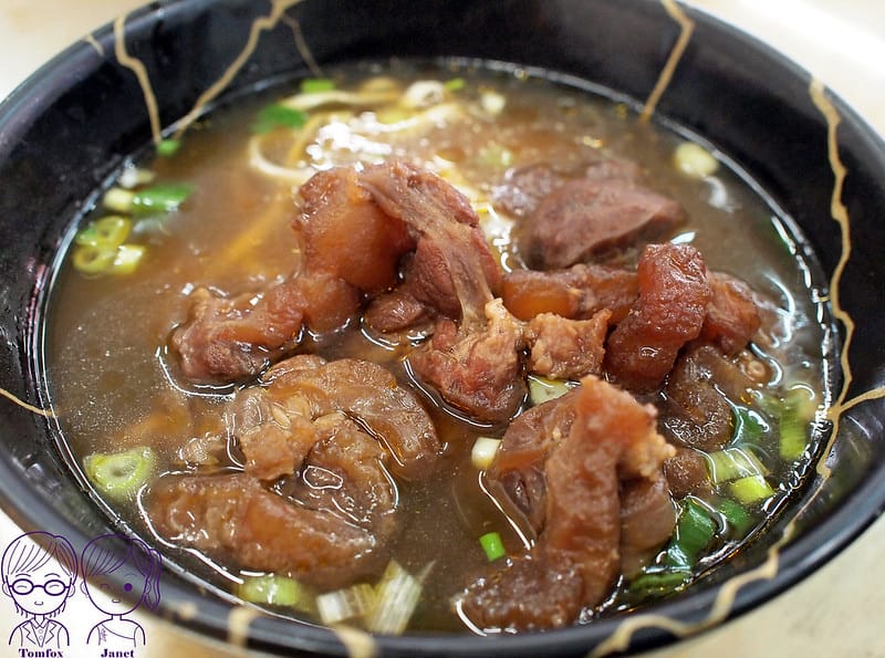 17 阿忠牛肉麵 清燉半筋半肉麵