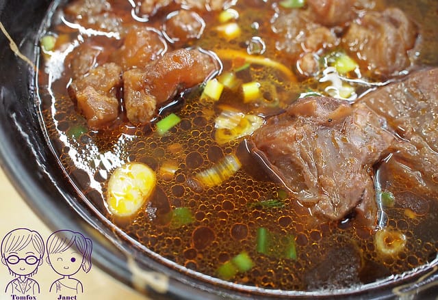 24 阿忠牛肉麵 紅燒半筋半肉麵