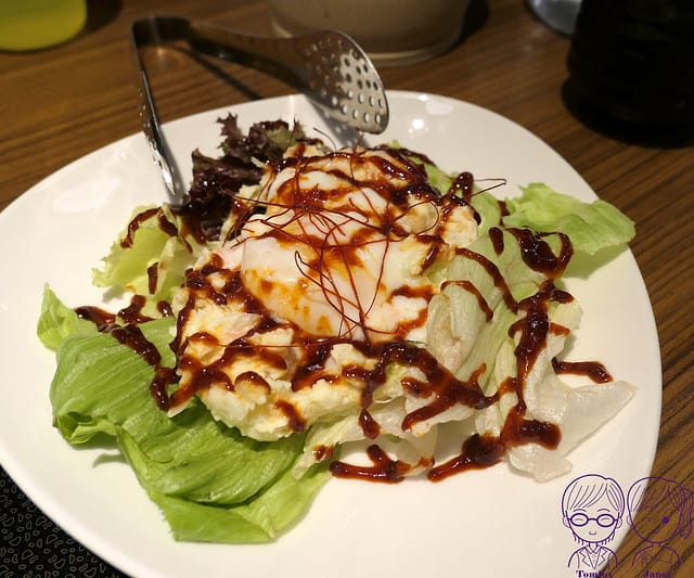 26 Akakara 赤から鍋(信義ATT店) 馬鈴薯水波蛋沙拉