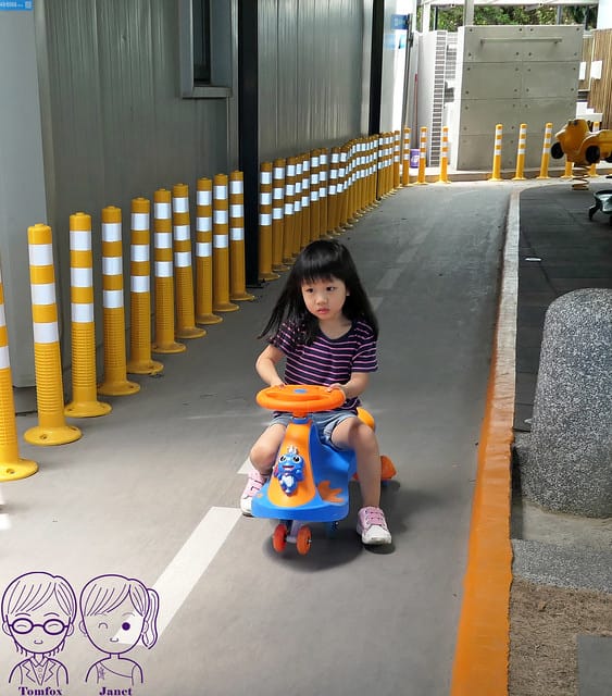 21 噗噗恰恰休閒親子咖啡館 扭扭車