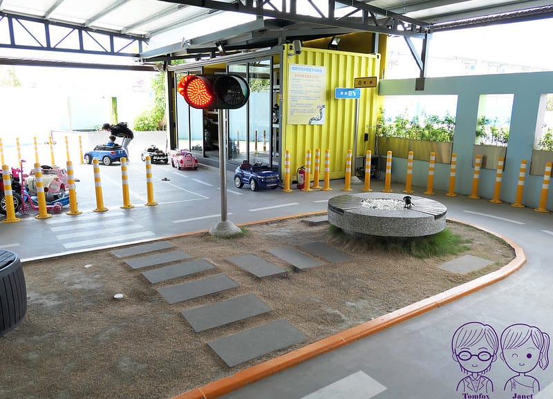 16 噗噗恰恰休閒親子咖啡館 電動車賽車場