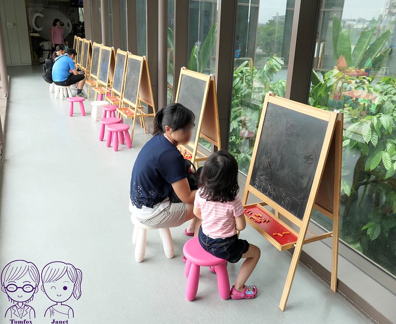 31 宏亞巧克力共和國 黑板塗鴉區