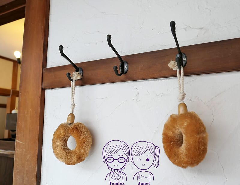 6 Haritts Donuts & Coffee