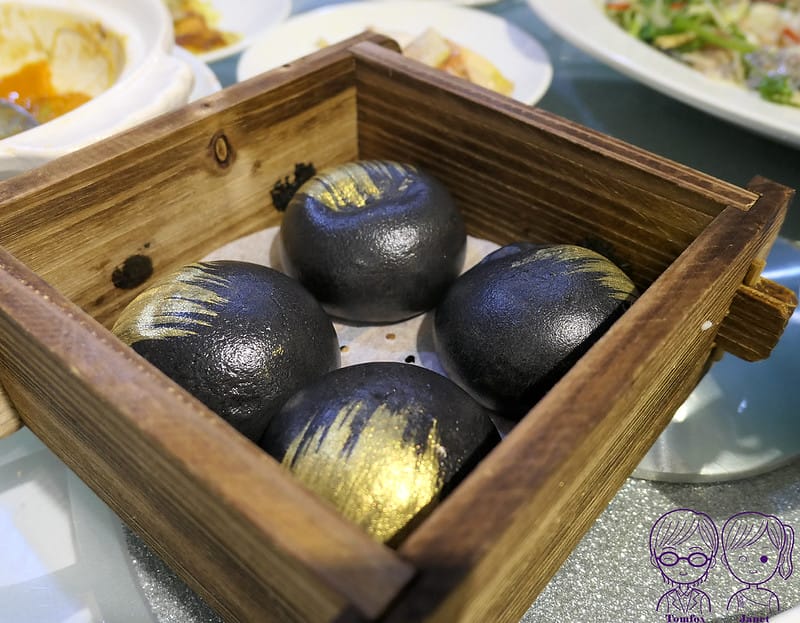 65 H&D 客家小館 黑金流沙包
