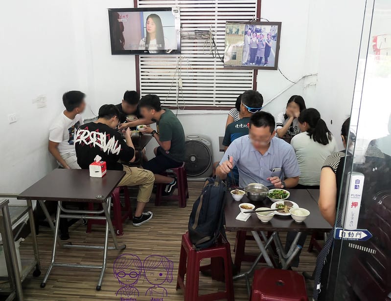 6 阿財牛肉湯 座位