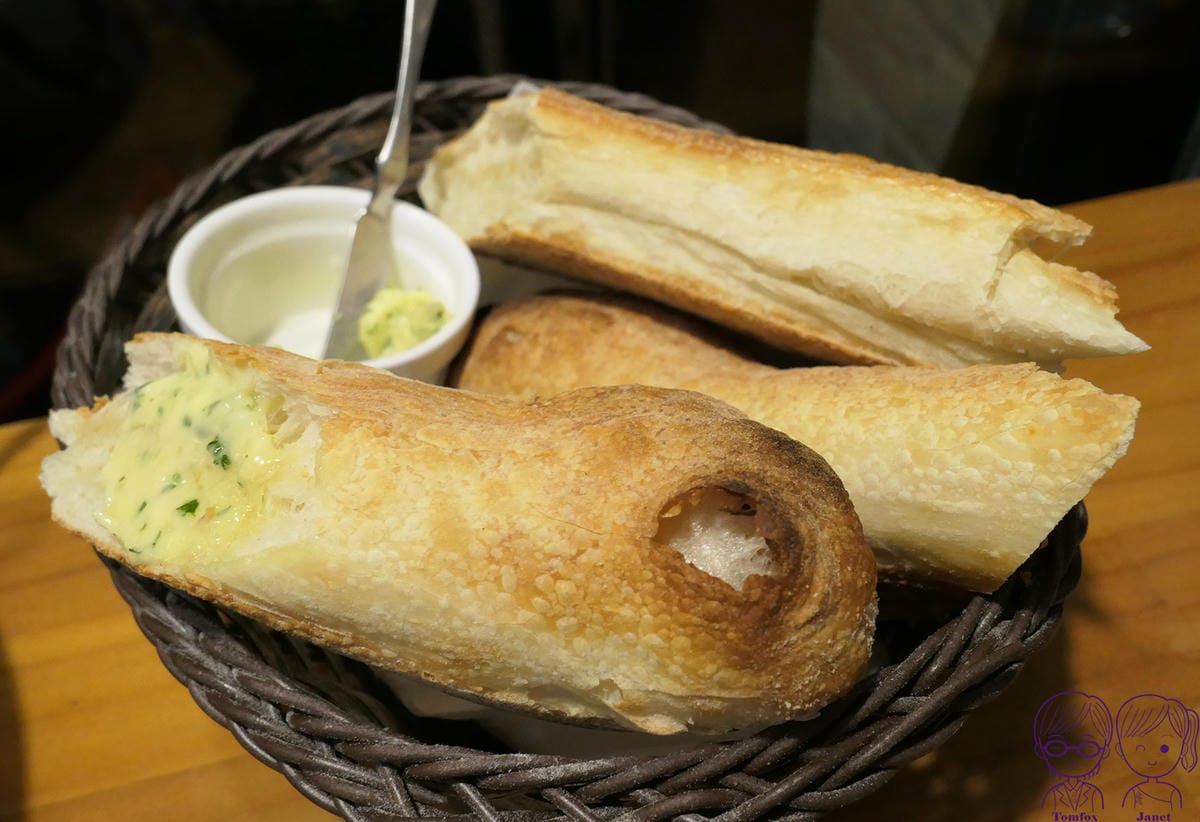18 小島廚房 手工麵包(附蒜味奶油).jpg