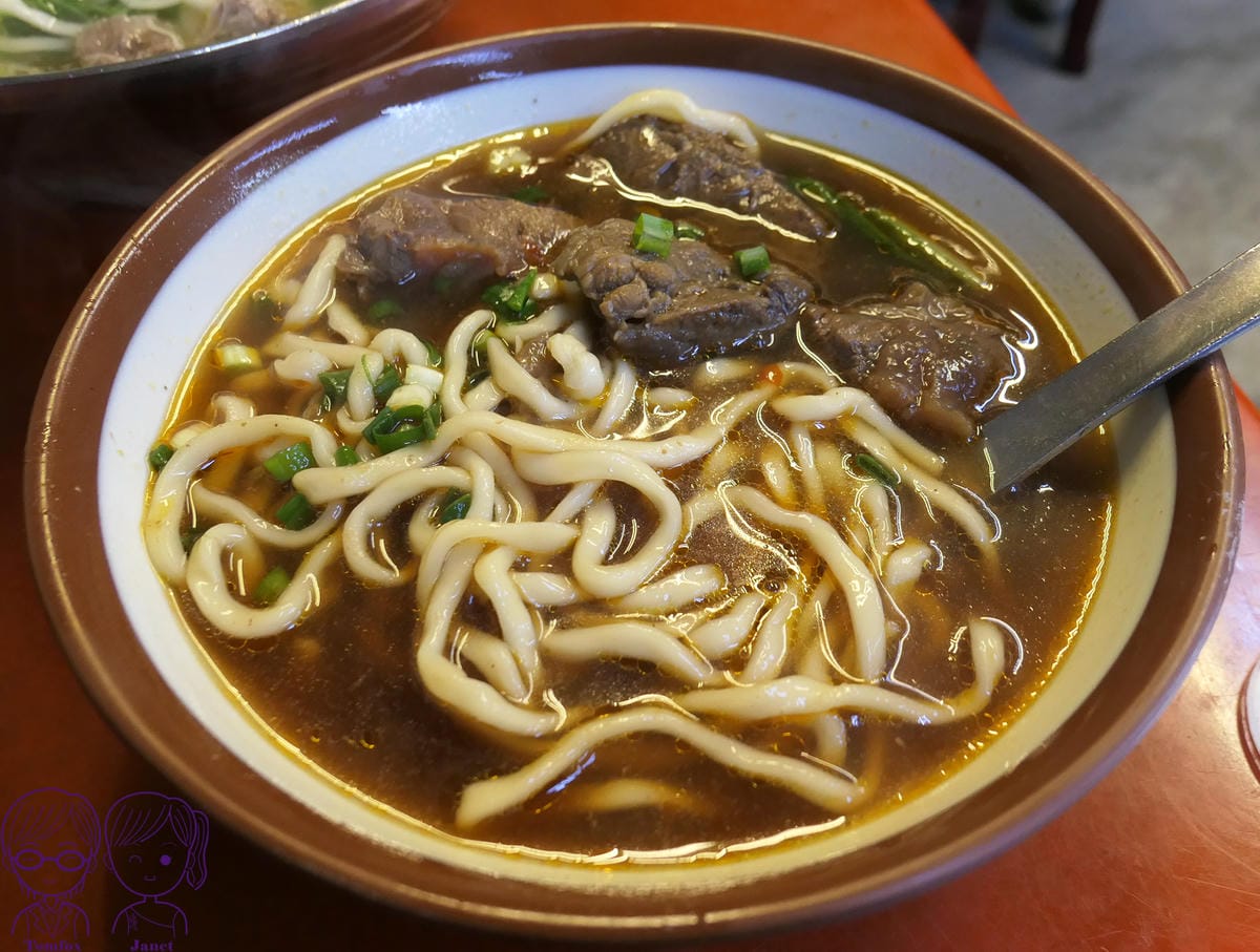 18 志明牛肉拉麵(北投總店) 紅燒牛肉麵.jpg