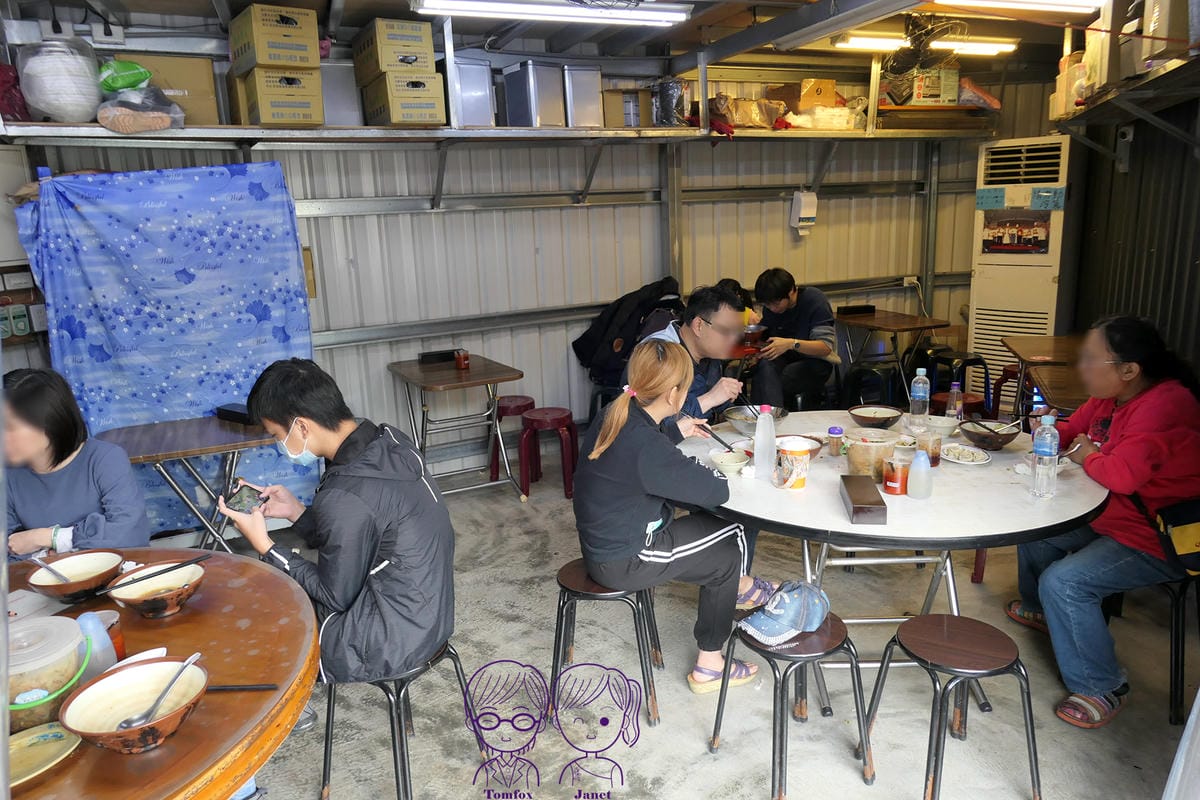 4 志明牛肉拉麵(北投總店) 室內位子.jpg