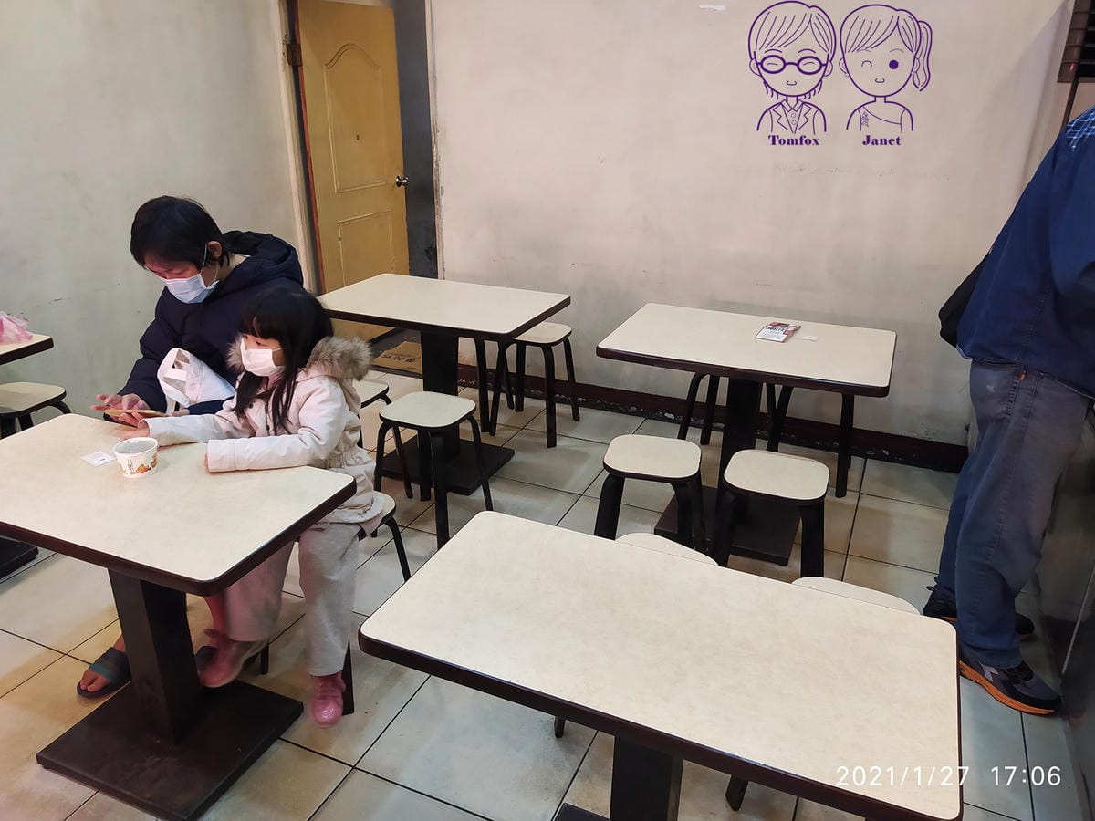 3 龍祥鴨莊 內用位子.jpg