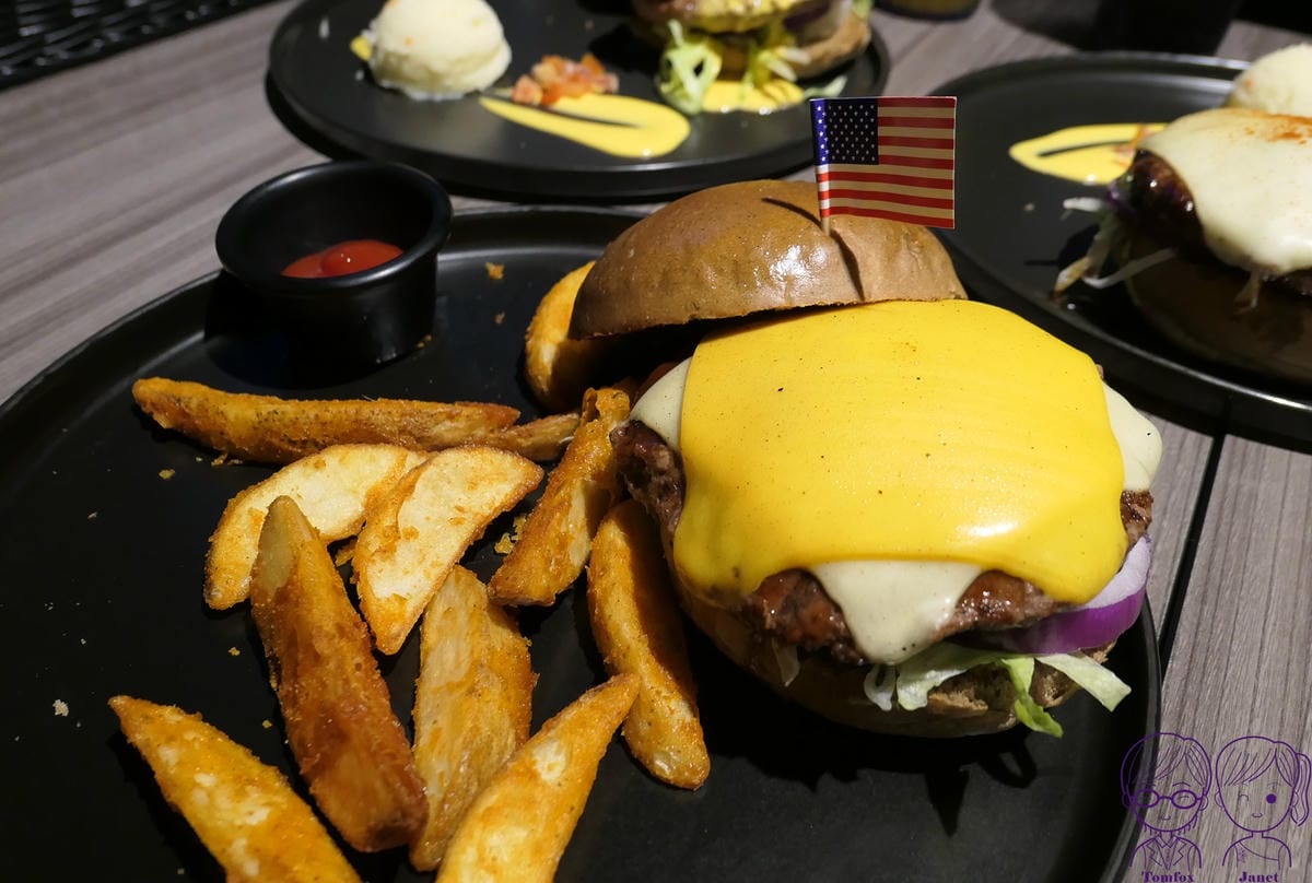 28 HAH Burger 雙重起司牛肉堡.jpg