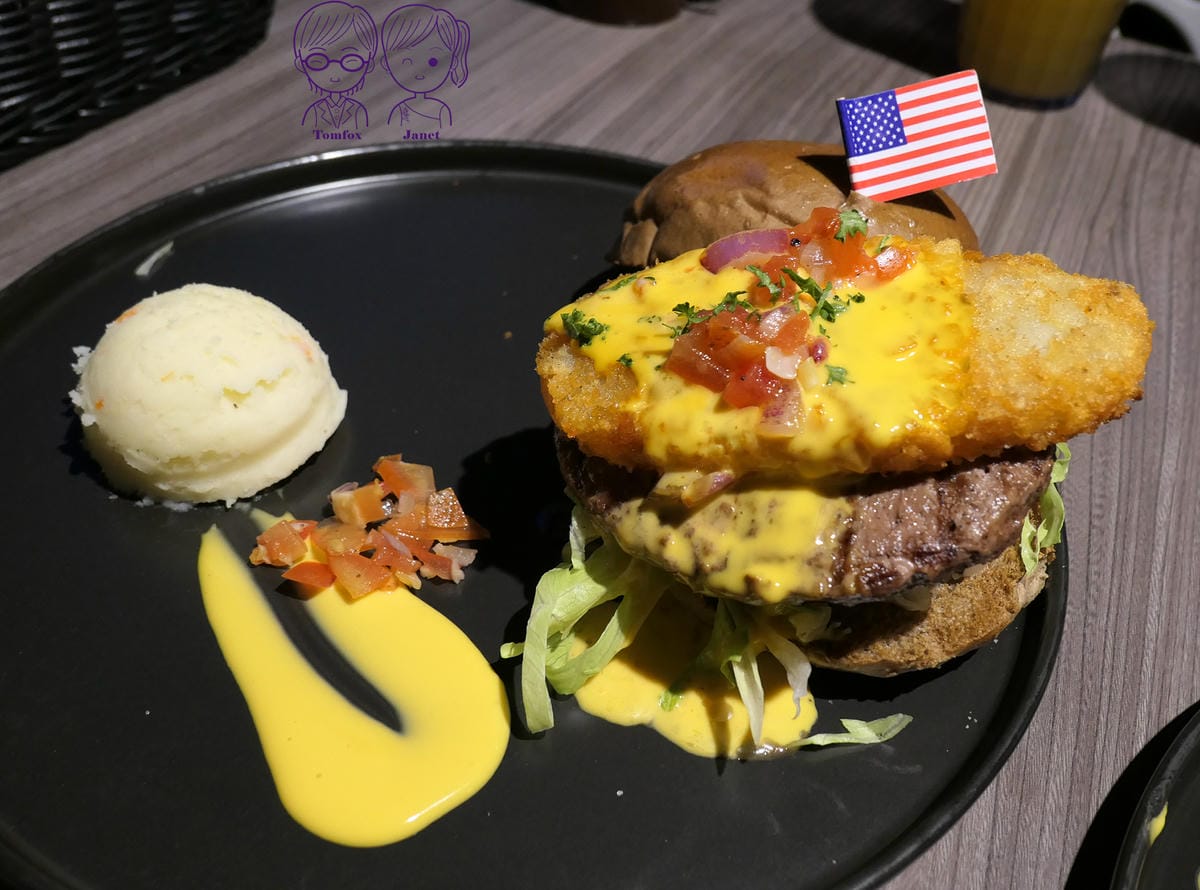 34 HAH Burger 起司醬薯餅牛肉堡.jpg