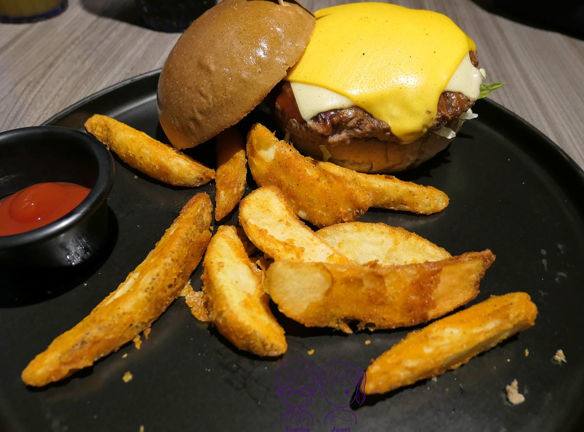 32 HAH Burger 雙重起司牛肉堡 薯角.jpg
