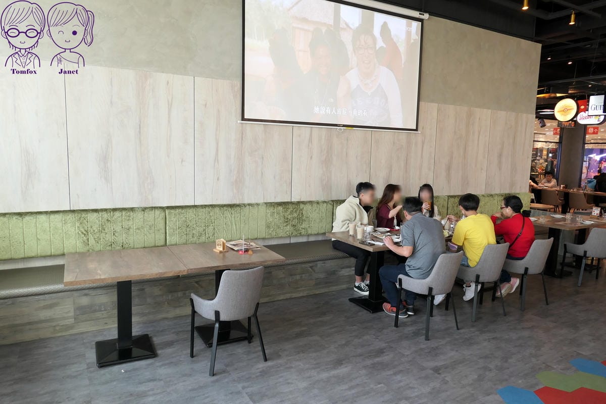 7 布娜飛比利時啤酒餐廳 用餐空間 投影布幕.jpg