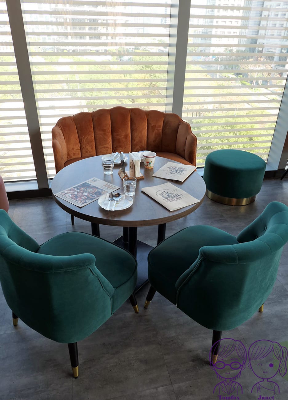 4 布娜飛比利時啤酒餐廳 用餐空間 靠窗.jpg