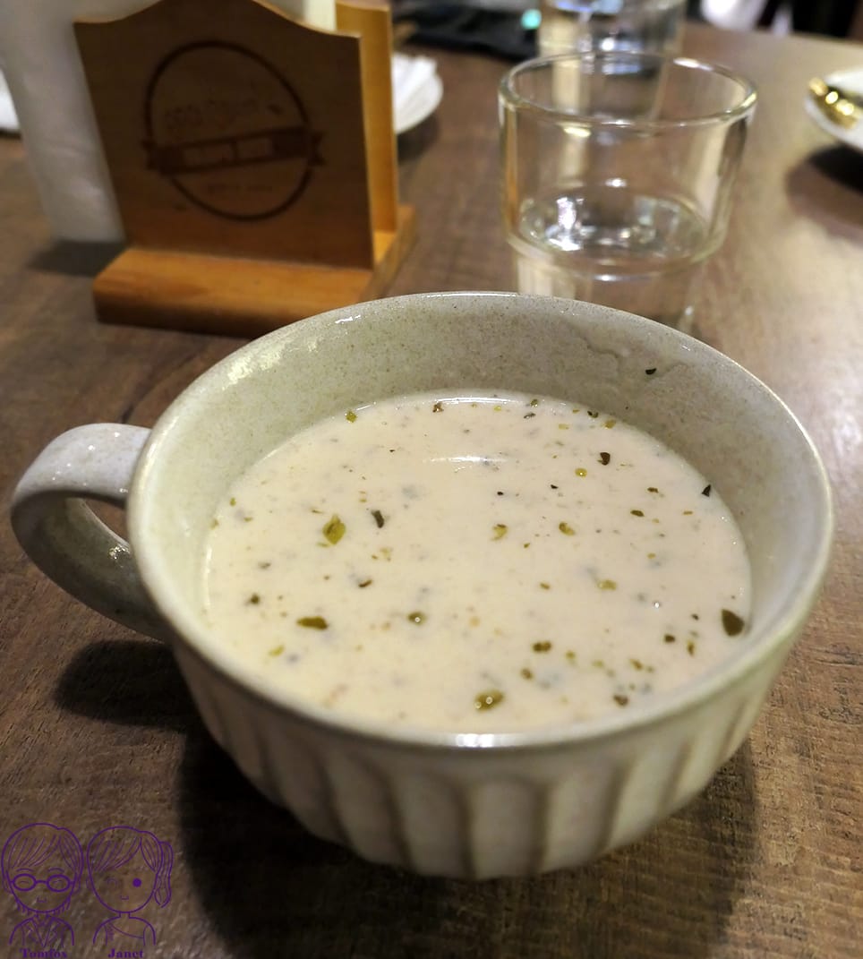 1 布娜飛 牛菌菇巧達濃湯.jpg