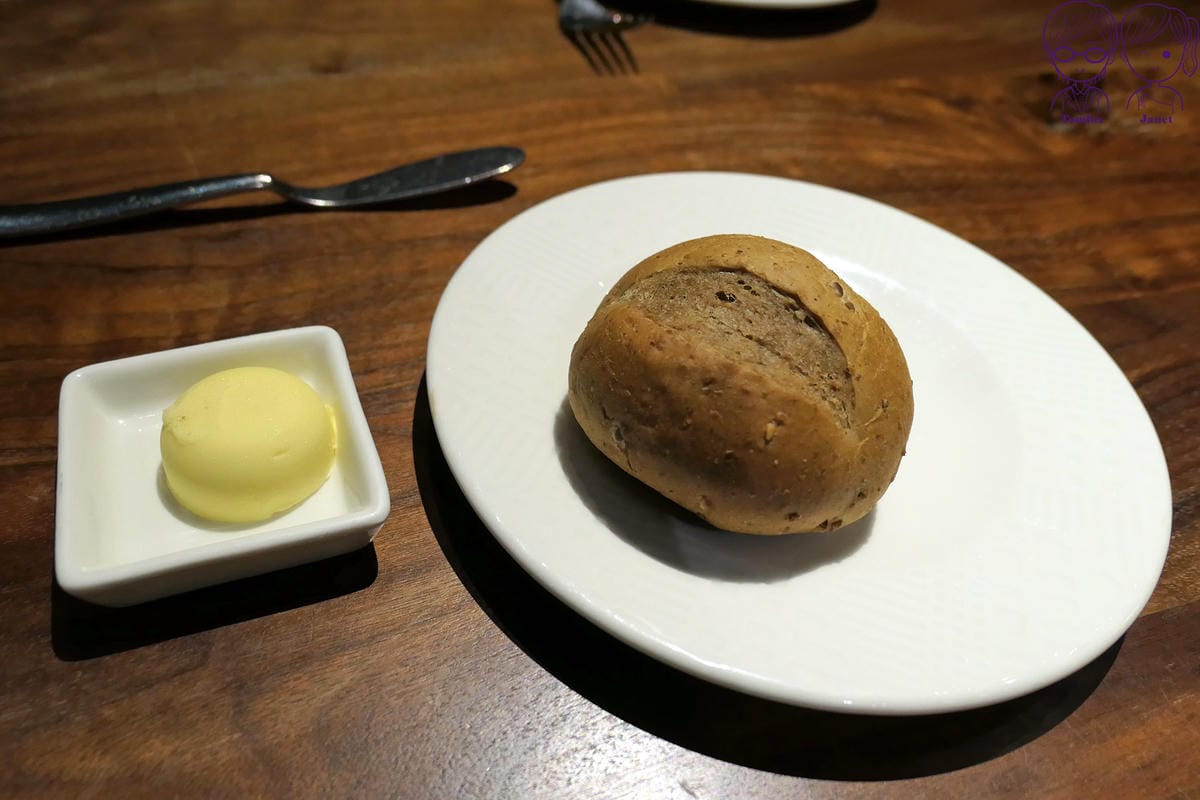 45 王品牛排 餐前麵包.jpg