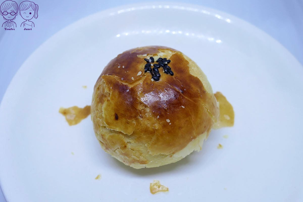 39 聯翔餅店 酥皮紅豆蛋黃酥.jpg