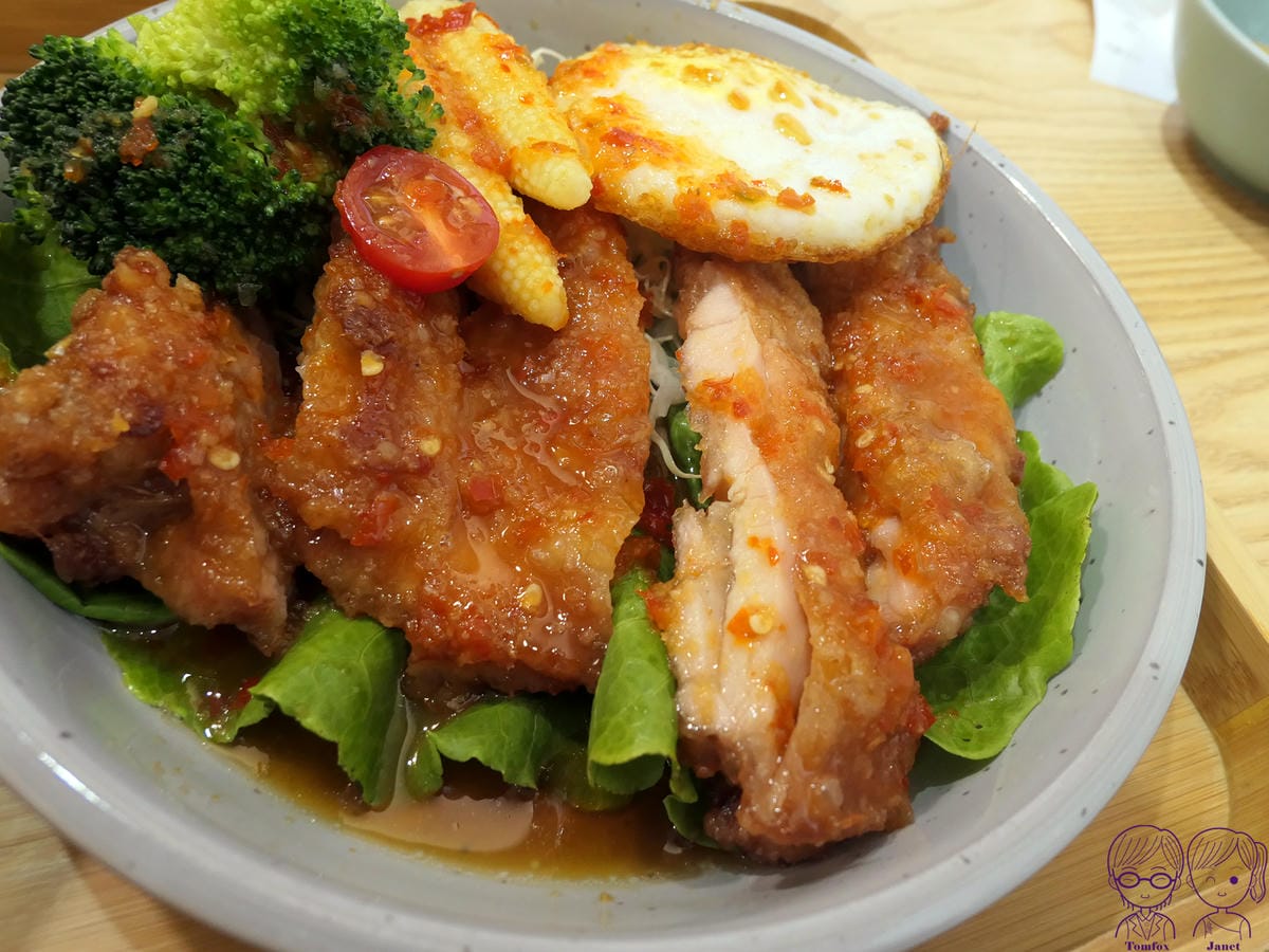 30 理越南洋餐館 酸辣雞腿飯.jpg