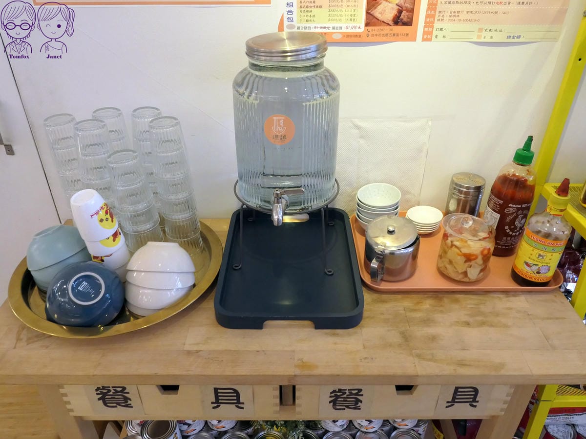 9 理越南洋餐館 餐具、醬料.jpg