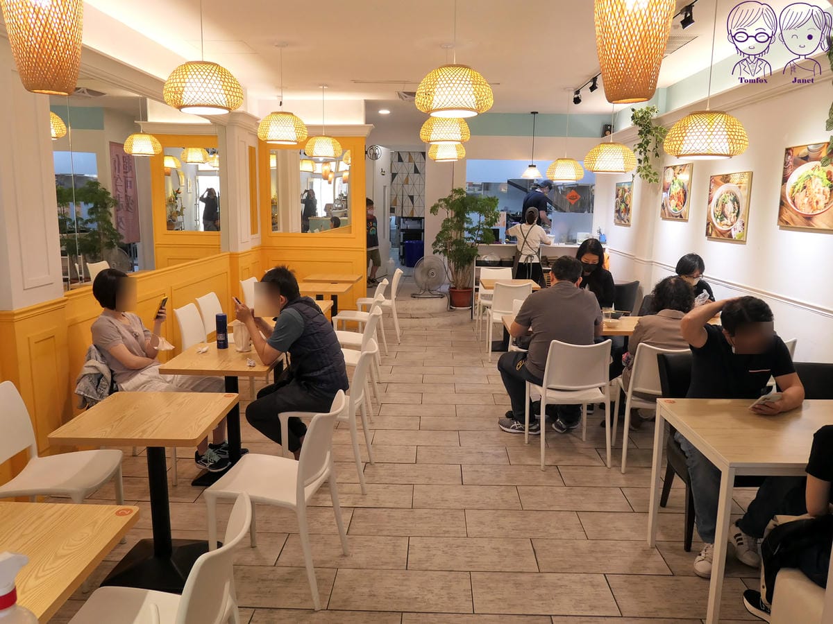 7 理越南洋餐館 LI YUE PHO 座位.jpg