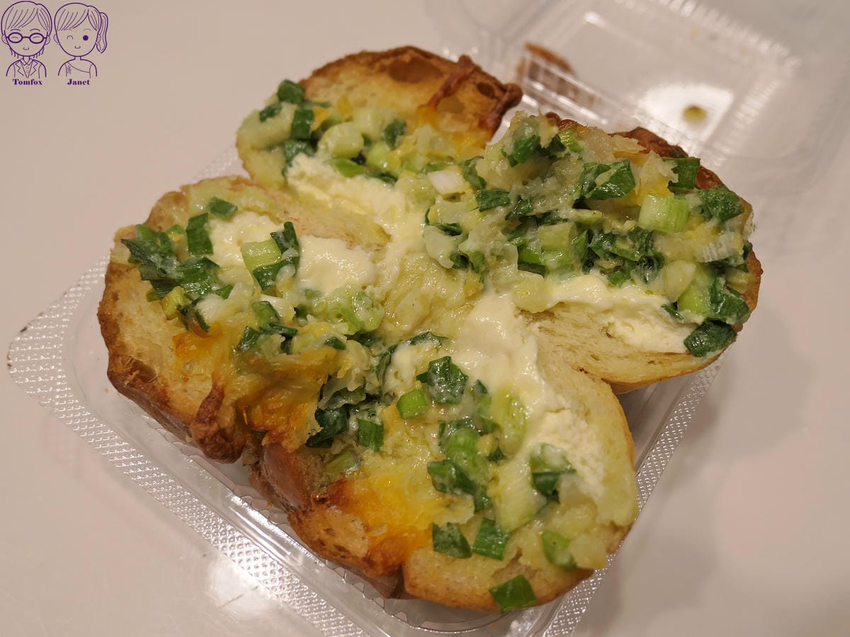63 台灣蕃薯之丘の味 起士蔥花包.jpg