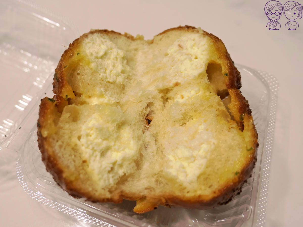58 台灣蕃薯之丘の味 爆醬蒜蒜包.jpg