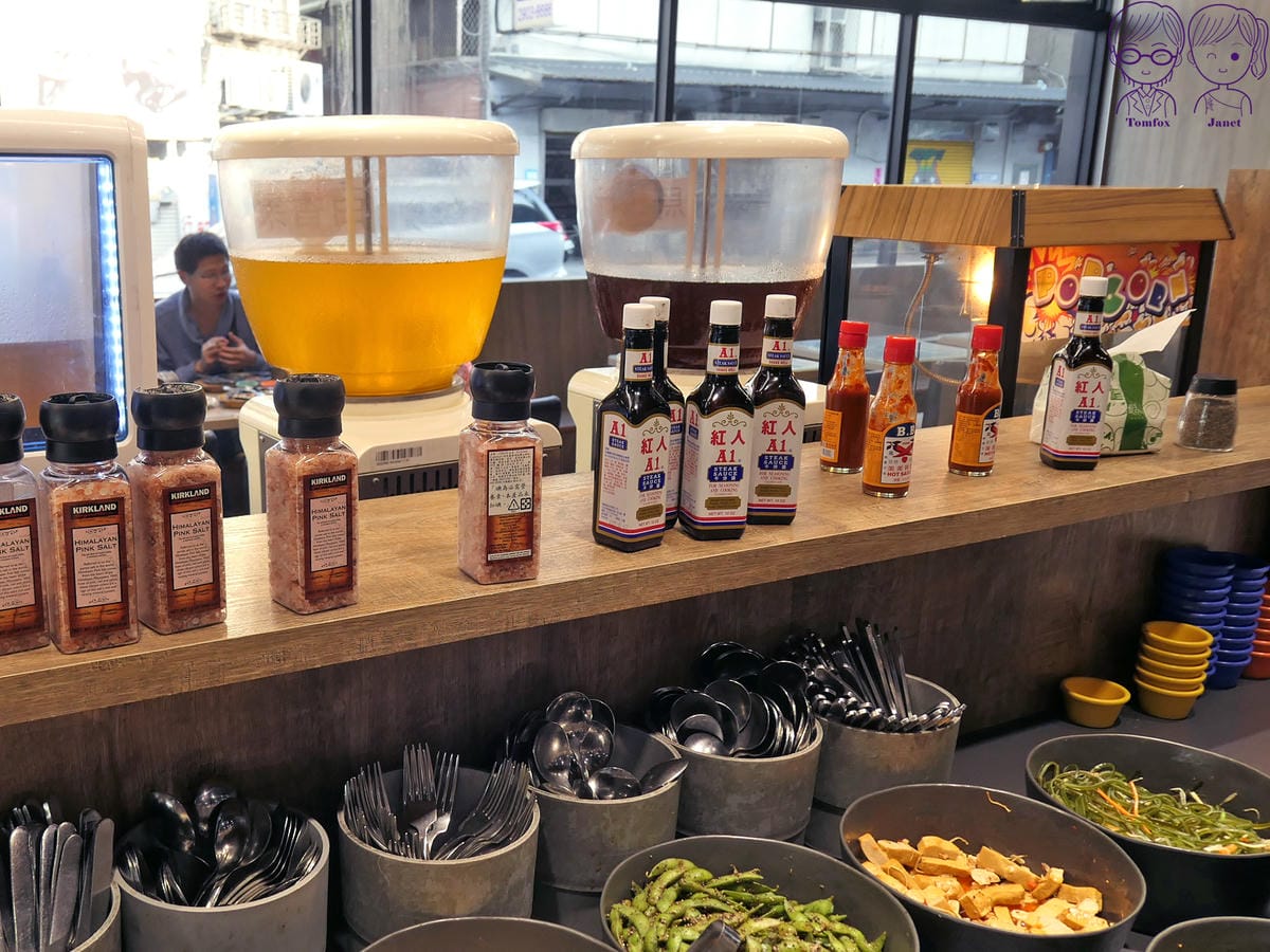 42 德堡牛排(新莊中正店) 牛排醬、海鹽、辣椒醬.jpg
