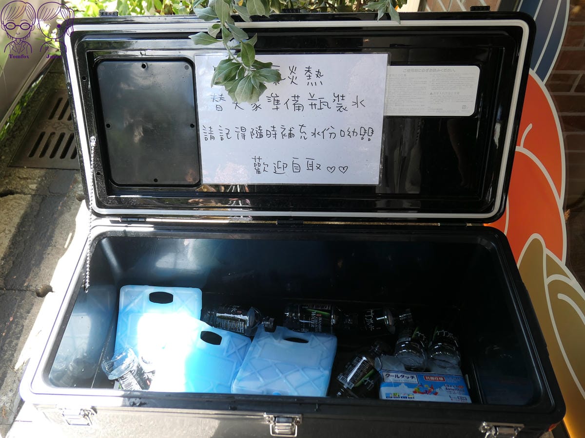 8 陳耀訓 麵包埠 免費礦泉水.jpg